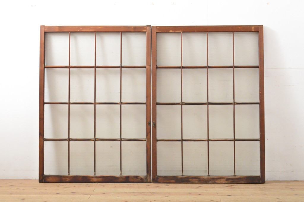 アンティーク建具　モールガラス入りで柔らかな印象のガラス窓2枚セット(ガラス戸、引き戸、建具)(R-059430)