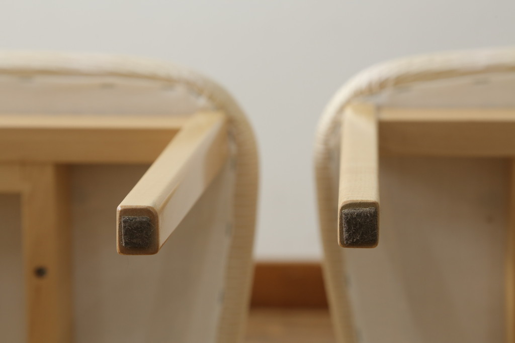  中古　美品　IDC大塚家具取り扱い　オーダー品　松創　ホワイトシカモア材　魅力的なデザインが目を惹くチェア4脚セット(ダイニングチェア、椅子、イス)(定価4脚で約60万円)(R-069236)