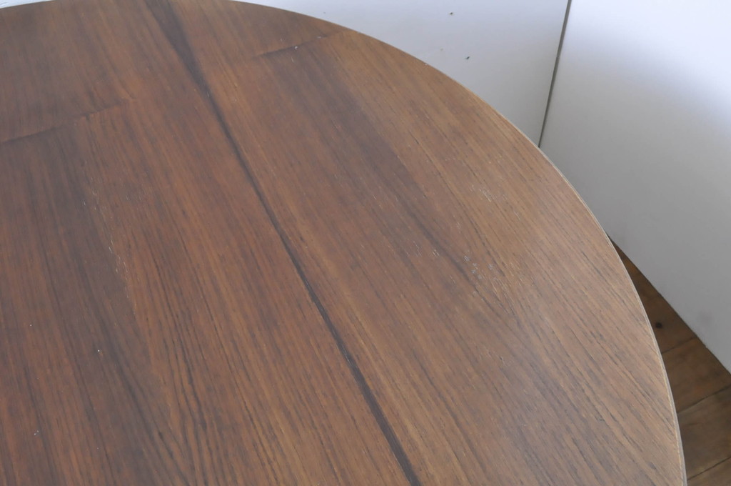 北欧ビンテージ　Kai Kristiansen(カイ・クリスチャンセン)　ローズウッド材の上品な色合いが魅力のエクステンションテーブル(拡張式テーブル、食卓、ダイニングテーブル、4人掛け、6人掛け、8人掛け、丸テーブル、ラウンドテーブル、オーバル型、ヴィンテージ)(R-066041)