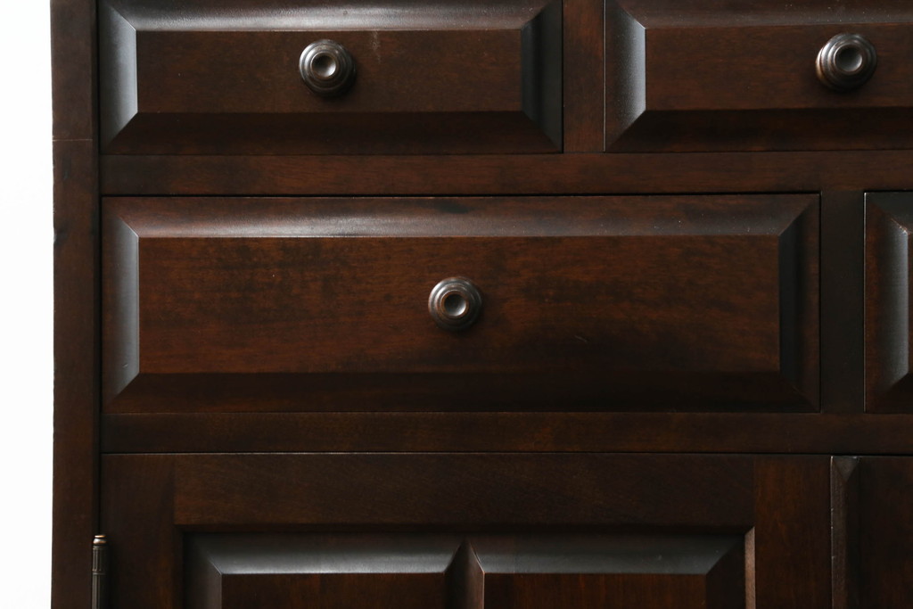 中古　美品　北海道民芸家具　美しい木肌とシックな佇まいが魅力的なキャビネット(食器棚、収納棚、戸棚、カップボード、飾り棚、本箱)(R-072042)