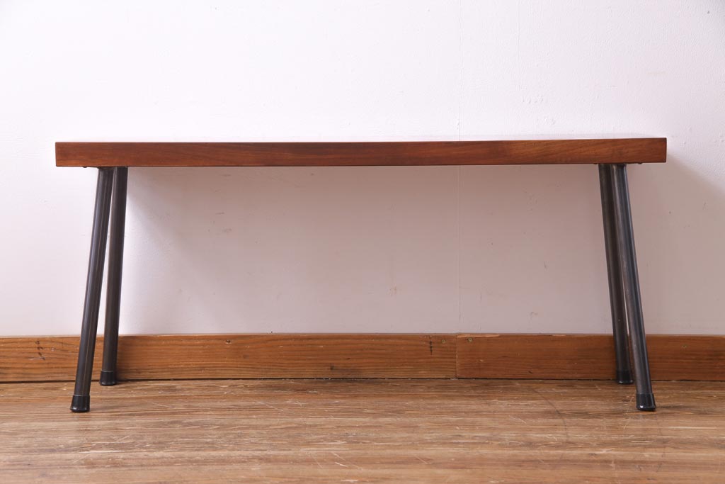 アンティーク家具　昭和中期　漆塗り　くっきりとした木目が美しいケヤキ材一枚板の鉄脚ベンチ(板座チェア、飾り台)(1)