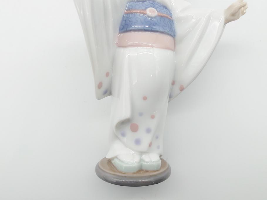 リヤドロ　LLADRO　淡い色使いがかわいらしい和装少女の人形(フィギュリン、置物、オブジェ、箱なし)(R-060643)