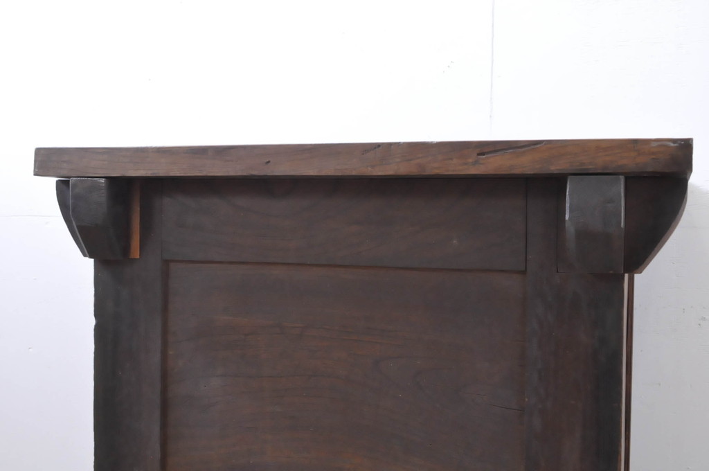 アンティーク家具　李朝家具　総欅(ケヤキ)材　分厚い天板と框組みの重厚な佇まいが魅力的な米びつ