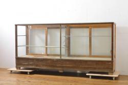 和製アンティーク　ナラ材　模様ガラスがポイント!便利な作業台が付いたレトロな食器棚(収納棚、サイドボード、キャビネット)(R-048954)