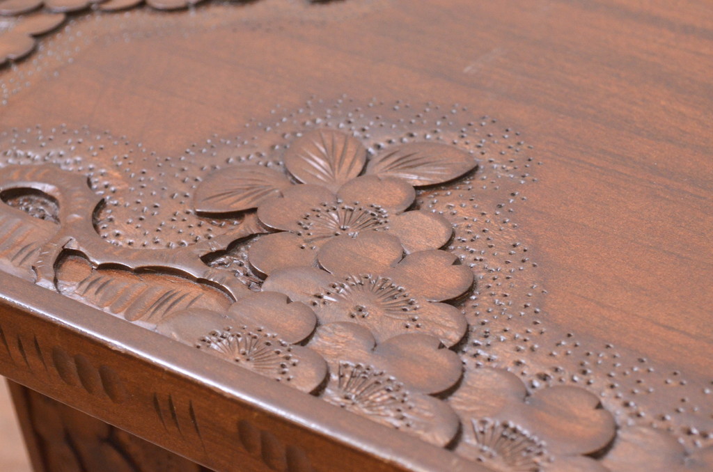 中古　軽井沢彫り　桜の彫りが魅力のローテーブル(座卓、センターテーブル、リビングテーブル)(R-072625)