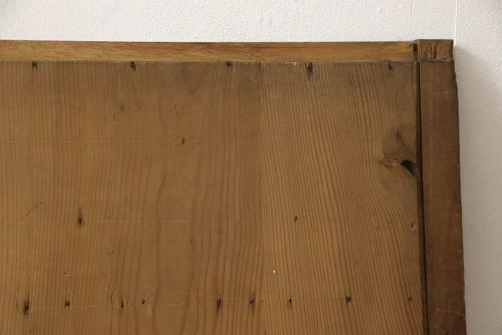 和製アンティーク　金具がレトロな雰囲気を醸し出す枠欅(ケヤキ)材・板杉材の横桟引き戸2枚セット(窓、板戸、建具)(R-060026)