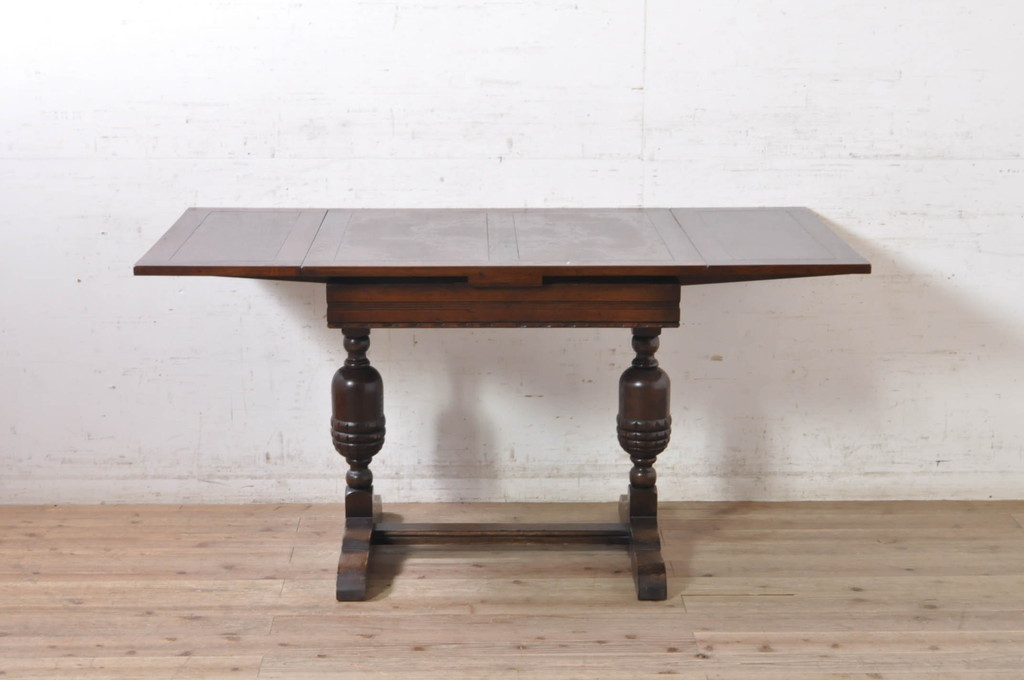イギリスアンティーク　オーク材　クラシックな雰囲気漂うドローリーフテーブル(エクステンションテーブル、ダイニングテーブル、食卓、2人掛け、4人掛け、6人掛け、英国)(R-072700)