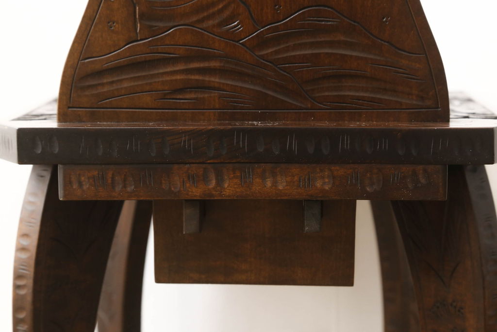 中古　伝統工芸　軽井沢彫り　隅々まで施された桜の彫刻が目を惹くダイニングチェア(板座チェア、椅子)(R-060015)