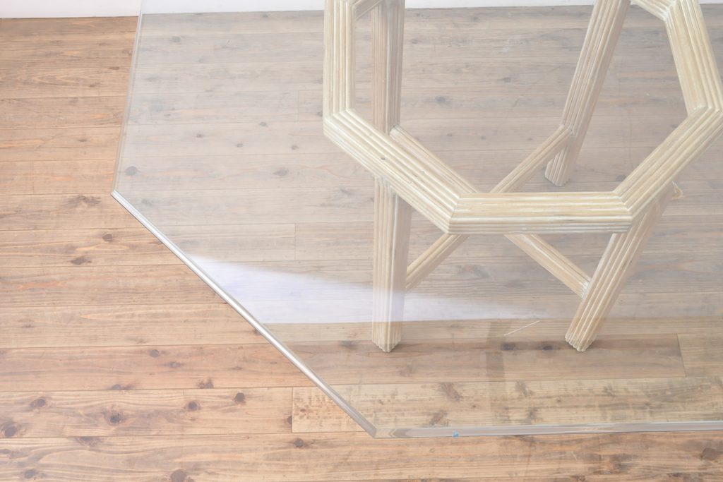 中古　フロリダビンテージスタイルの個性的なオクタゴンガラストップテーブル(ガラス天板、ダイニングテーブル、センターテーブル)(R-056556)