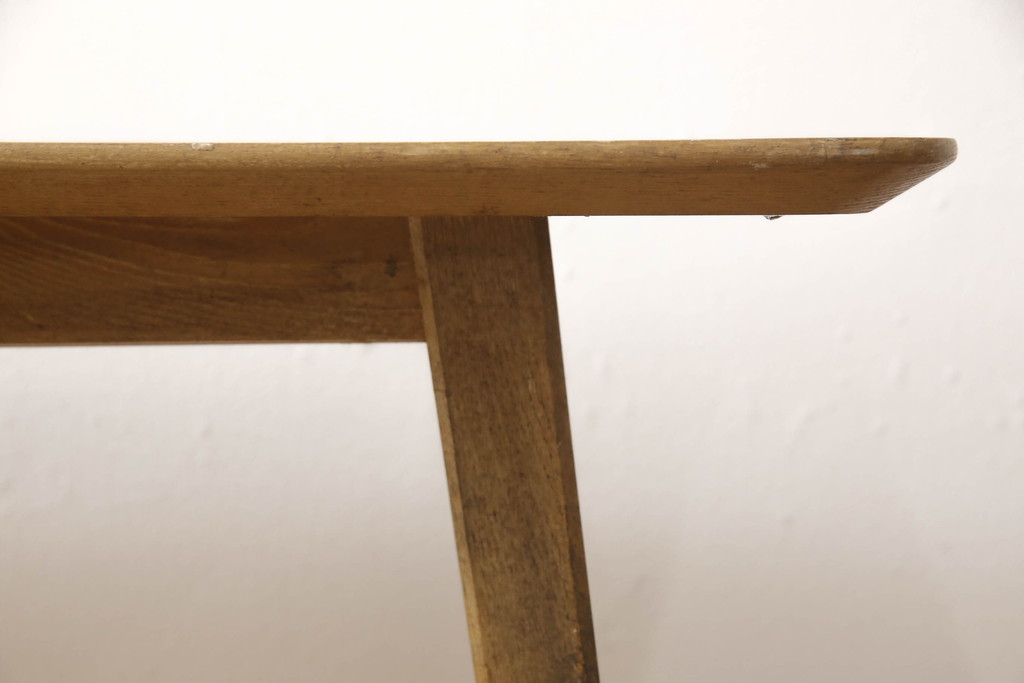 和製アンティーク　昭和レトロ　ナラ材　シンプルなモダンデザインとレトロな風合いが魅力のサイドテーブル(花台、飾り台)(R-066374)