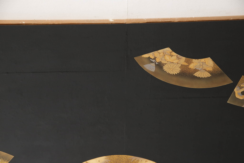中古　美品　輪島塗り　在銘有り　繊細な扇の図柄が気品を感じさせる座卓(定価140万円)(ローテーブル、センターテーブル)(R-057583)