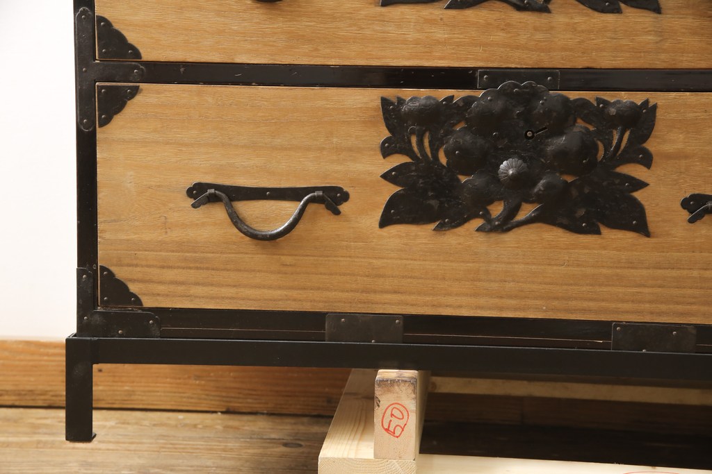 和製アンティーク　山形県　最上箪笥　和モダンな鉄脚付きローボード(ローチェスト、引き出し、チェスト)(R-056602)