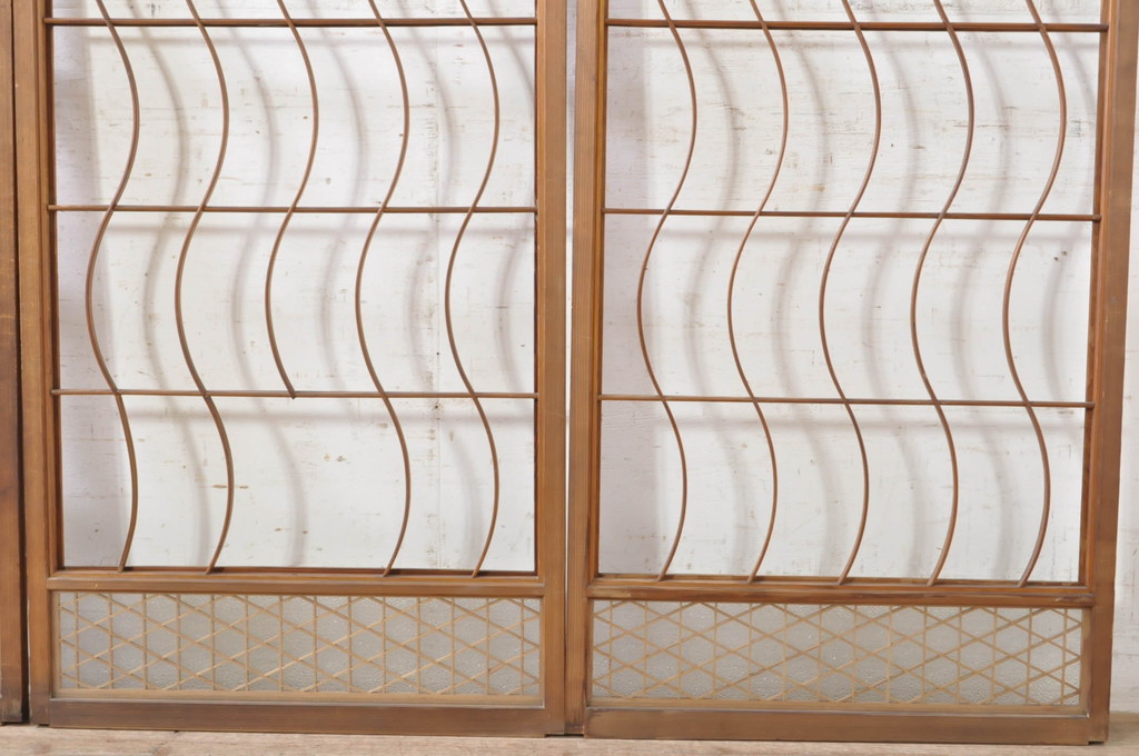 アンティーク建具　希少デザイン　組子入り　波打つようなウェーブデザインが目を惹く書院戸4枚セット(窓、障子戸、引き戸)(R-072910)