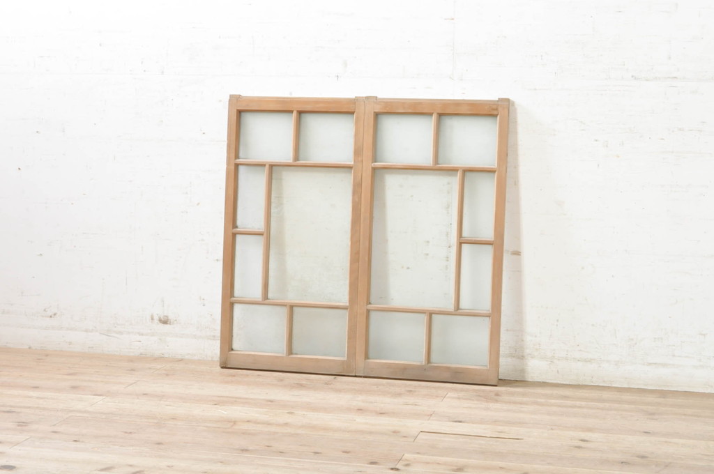 アンティーク建具　レアデザイン　大正ロマン　素朴な木味が魅力的な組み合わせ窓2枚セット(ガラス窓、ガラス戸、引き戸)(R-072912)