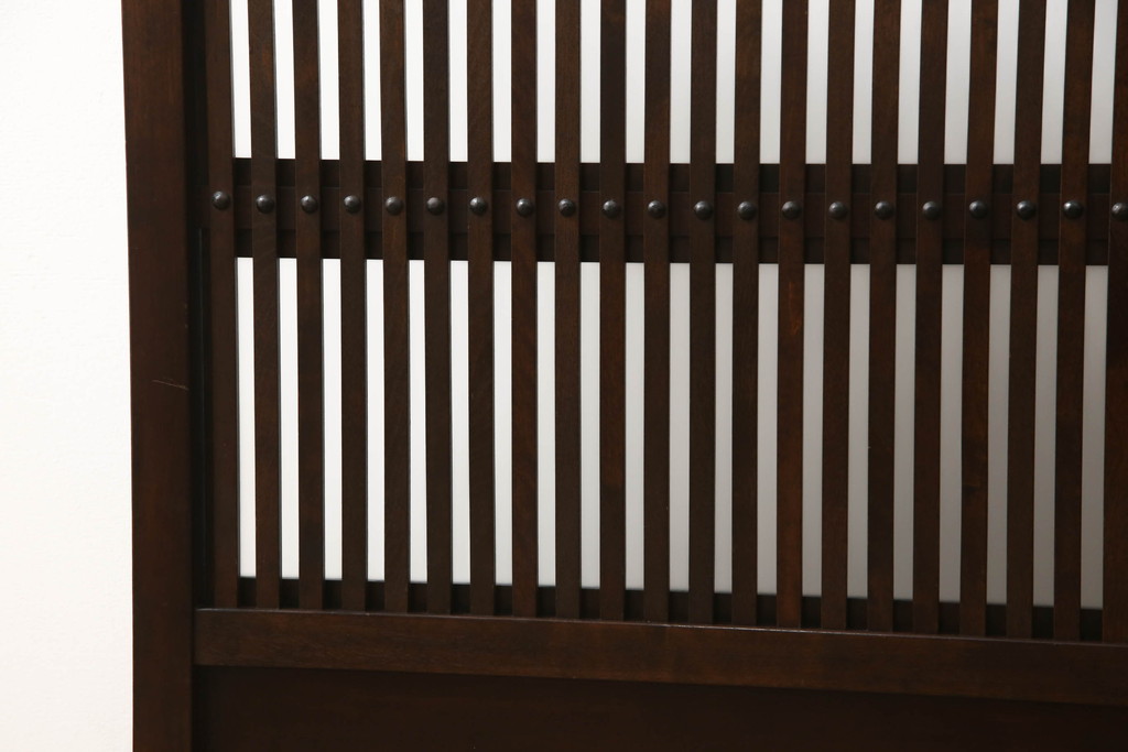 【加工実例】松本民芸家具の衝立の高さを75mmカットし、お客様ご指定の高さになるように加工を施しました。元からそうであったかのうように見た目も違和感がなく、すっきりした印象に仕上がりました。(つい立て、パーテーション)