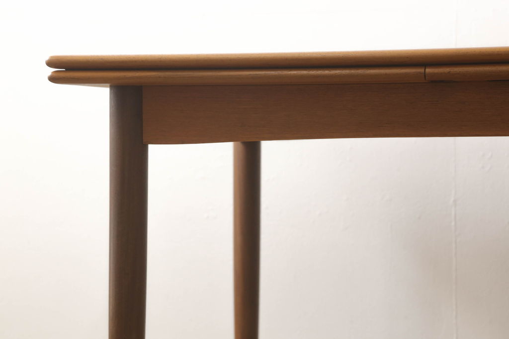 デンマークビンテージ　チーク材　シンプルなデザインが取り入れやすいダイニングテーブル(エクステンションテーブル、ドローリーフテーブル、食卓、ヴィンテージ)(R-058463)