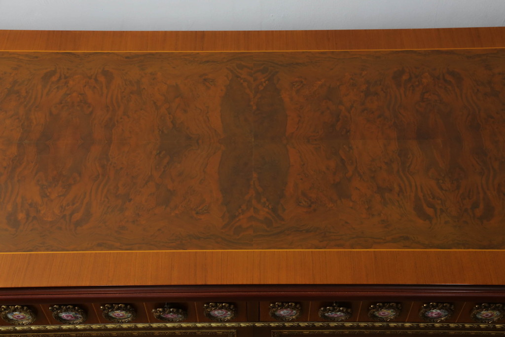 中古　スペイン家具　マリネール(Mariner)　最上級モデル　優美で華やかな装飾が見事なサイドボード(サイドキャビネット、コンソールキャビネット、リビングボード、収納棚、戸棚、店舗什器)(定価約250万円)(R-068159)