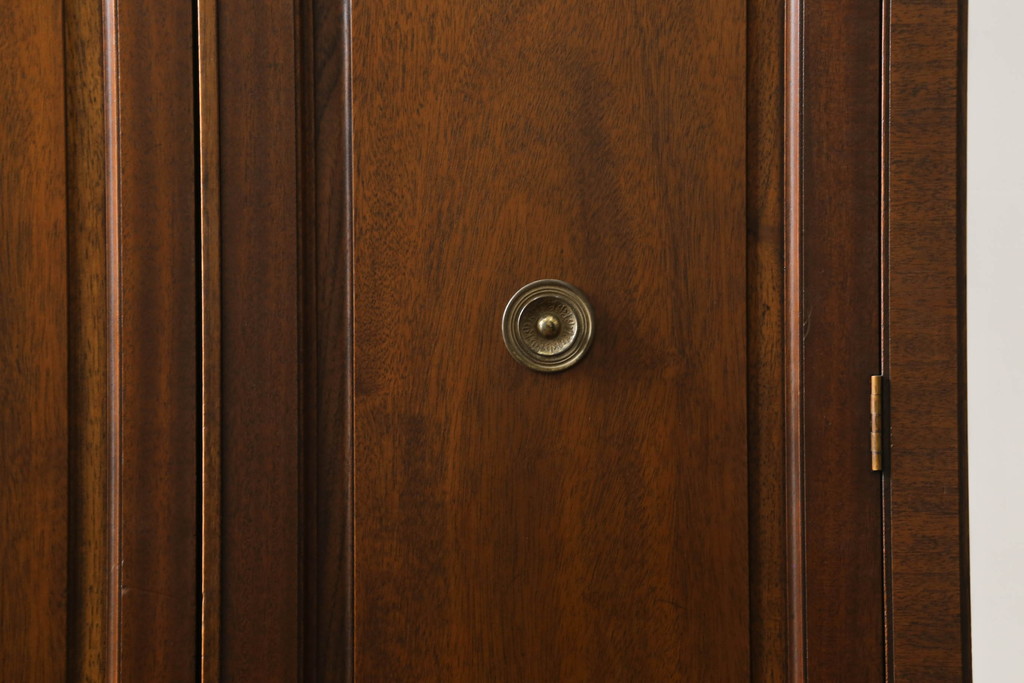 中古　美品　DREXEL HERITAGE(ドレクセルヘリテイジ)　Triune(トライユン)シリーズ　マホガニー材の木肌が美しいワードローブ(収納棚、戸棚)(R-057592)