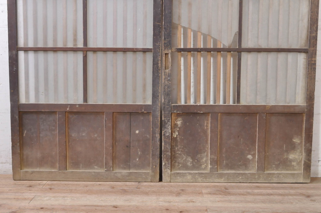 アンティーク建具　和の雰囲気が魅力的な格子入り玄関戸2枚セット(引き戸、ガラス戸、格子戸)(R-072936)