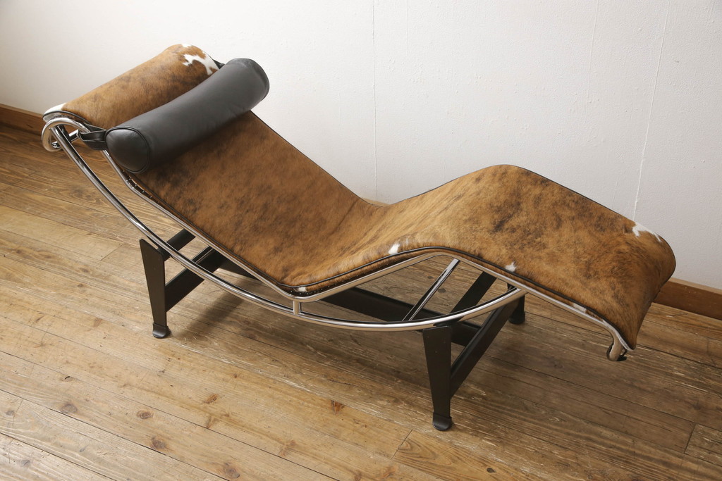 中古　美品　イタリア　Cassina(カッシーナ)　Le Corbusier(ル・コルビュジエ)　LC4　スタイリッシュで洗練された大人の空間を演出するシェーズロング(寝椅子、カウチ)(定価約92万円)(R-062252)