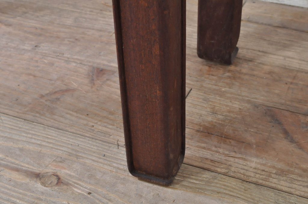 アジアンアンティーク　ロクロ　轆轤(ろくろ)　挽き物　一風変わった天板飾りが魅力的なサイドテーブル(ガラス天板付き、コンソーテーブル、ローテーブル)(R-072710)
