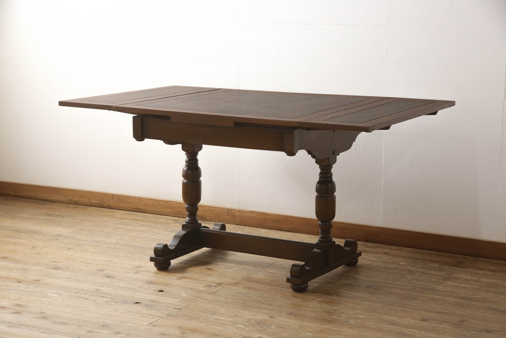 イギリスアンティーク　オーク材　クラシカルな佇まいが魅力のドローリーフテーブル(ダイニングテーブル、2人掛け、4人掛け、食卓、エクステンションテーブル、英国)(R-074630)