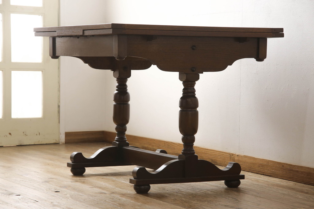 イギリスアンティーク　オーク材　クラシカルな佇まいが魅力のドローリーフテーブル(ダイニングテーブル、2人掛け、4人掛け、食卓、エクステンションテーブル、英国)(R-074630)