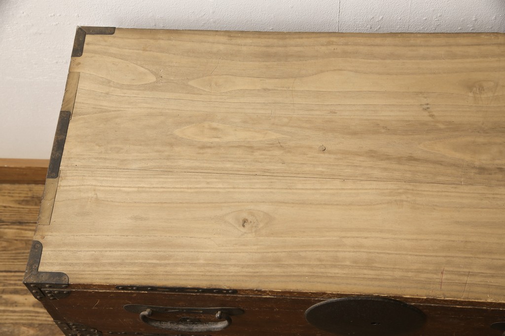 和製アンティーク　明治大正期　大きな丸金具が印象的な時代箪笥ローチェスト(ローボード、和タンス、引き出し)(R-056609)