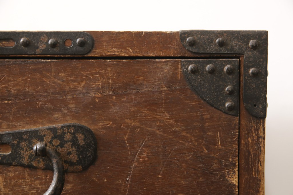 和製アンティーク　明治大正期　大きな丸金具が印象的な時代箪笥ローチェスト(ローボード、和タンス、引き出し)(R-056609)