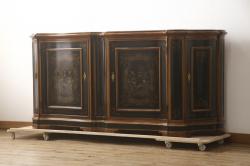 中古　超美品　カリモク家具(karimoku)　domani(ドマーニ)　Louis(ルイ)XVシリーズ　隅々まで施された装飾が美しいサイドボード(定価約80万円)(戸棚、収納棚、キャビネット)(R-052384)