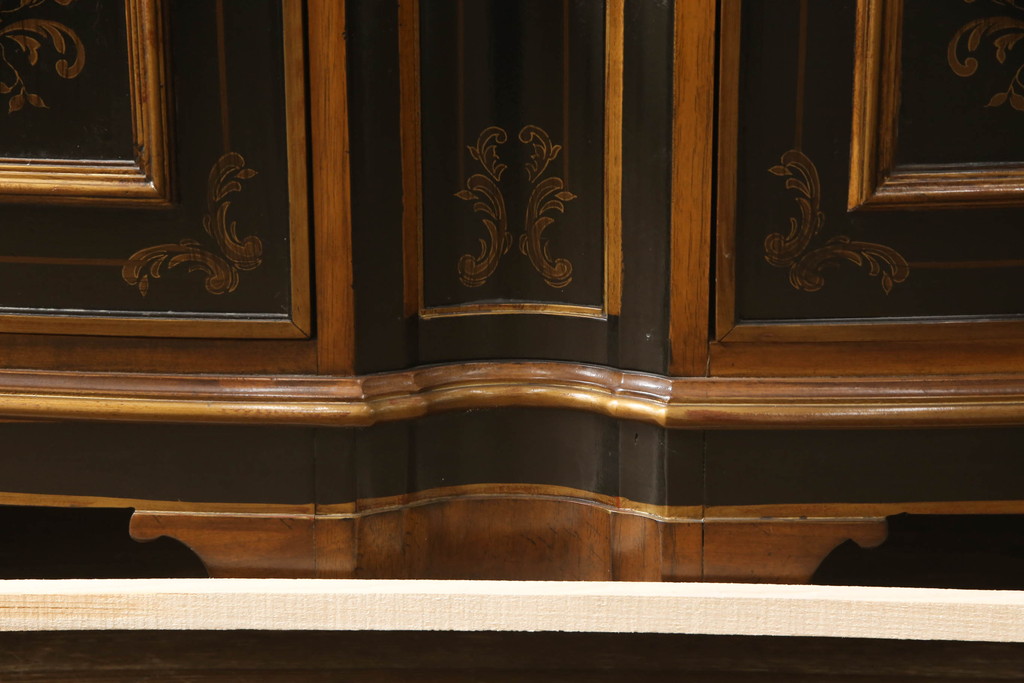 中古　希少!!　DREXEL HERITAGE(ドレクセルヘリテイジ)　シノワズリ様式　優美で華やかな装飾が見事なサイドボード(収納棚、戸棚、サイドキャビネット、コンソールキャビネット、カウンター、中国美術)(R-066514)