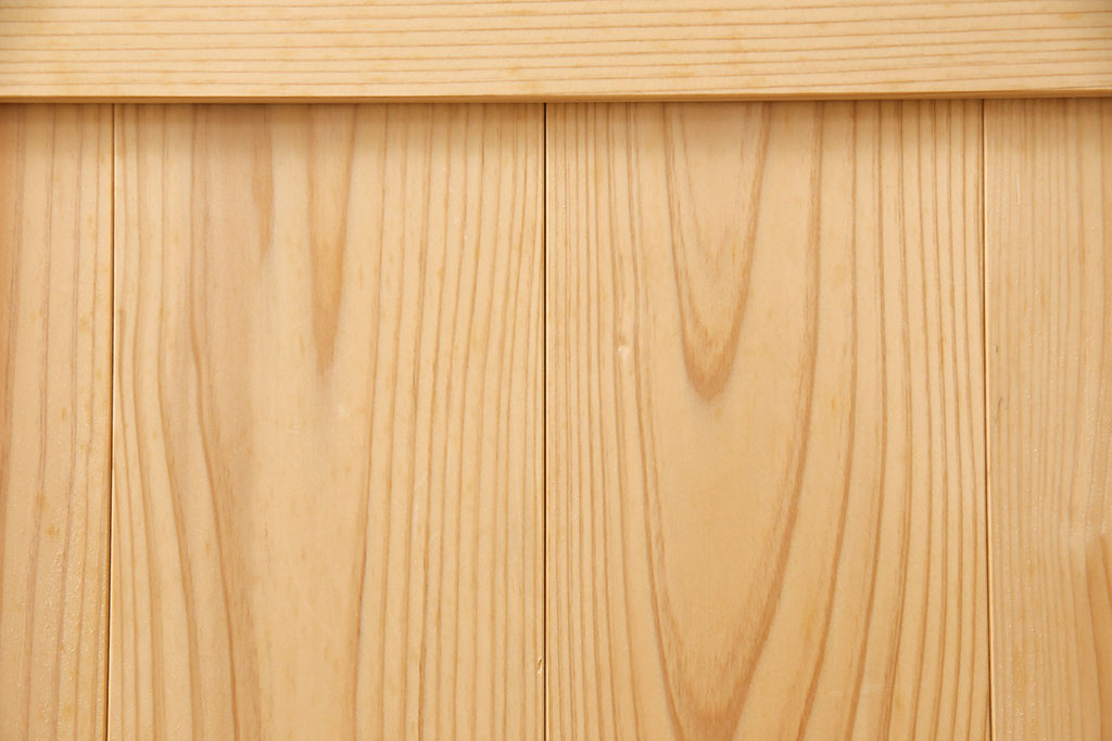 【セミオーダー家具実例】ガラス戸の高さと幅をリサイズし、高品質リペアを施してお届けしました。無塗装のまま仕上げ、天然木の味わいがダイレクトに感じられるナチュラルな建具に。(引き戸、格子戸)