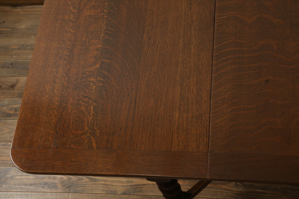 イギリスアンティーク　高級品!!　オーク材　無垢材　上質なつくり込みが魅力のツイストレッグドローリーフテーブル(ダイニングテーブル、エクステンションテーブル、4人掛け、6人掛け、食卓、英国)(R-066039)