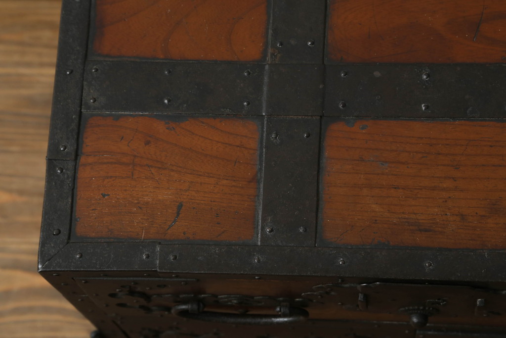 【セミオーダー家具実例】江戸～明治期の古い佐渡船箪笥に高品質リペアを施しました。引き出しや可動部の調整もばっちり!全体的にクリアワックスにて仕上げました。(舟箪笥、時代箪笥、帳箱、小物収納、帳場箪笥)
