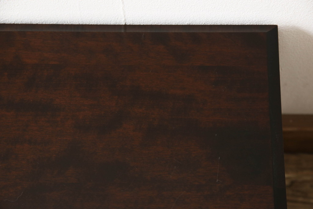 和製ビンテージ　北海道民芸家具　希少な絶版品　深みのある色合いでシックな雰囲気漂う脇机(文机、座机、ローテーブル、引き出し、サイドテーブル、サイドチェスト、ヴィンテージ)(R-064483)