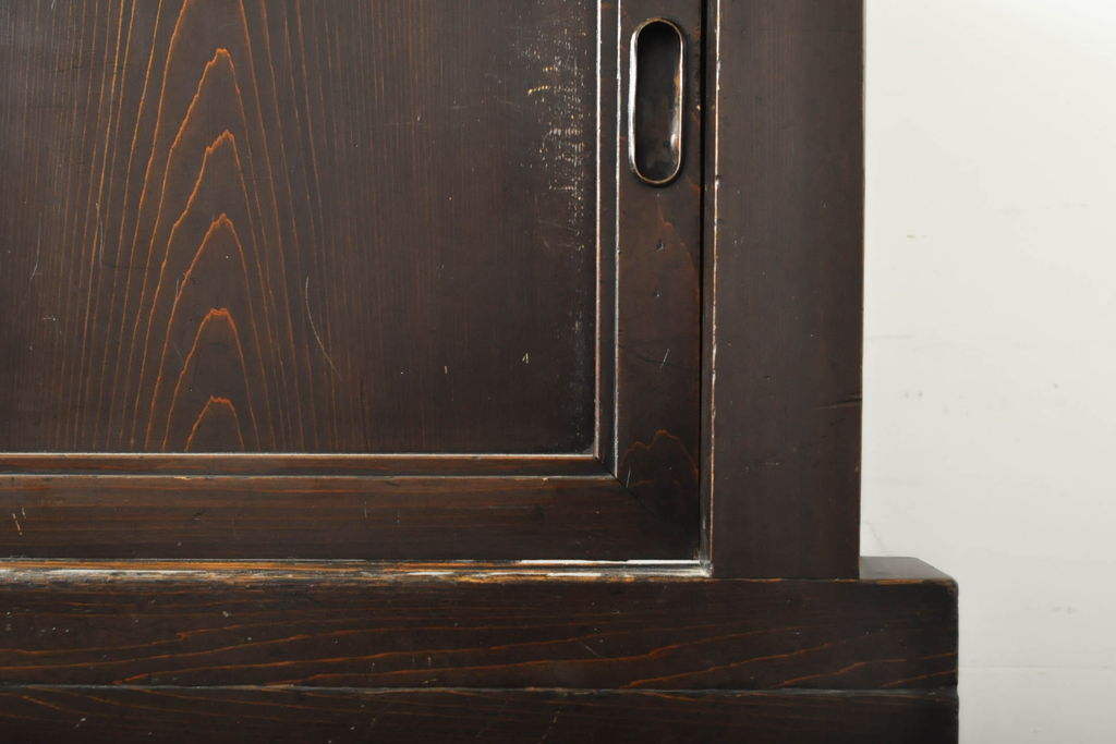 和製アンティーク　檜(ヒノキ)材　経年により深みを増した木色が趣のある重ね収納箪笥(水屋箪笥、引き出し、キャビネット、戸棚、収納棚)(R-060845)