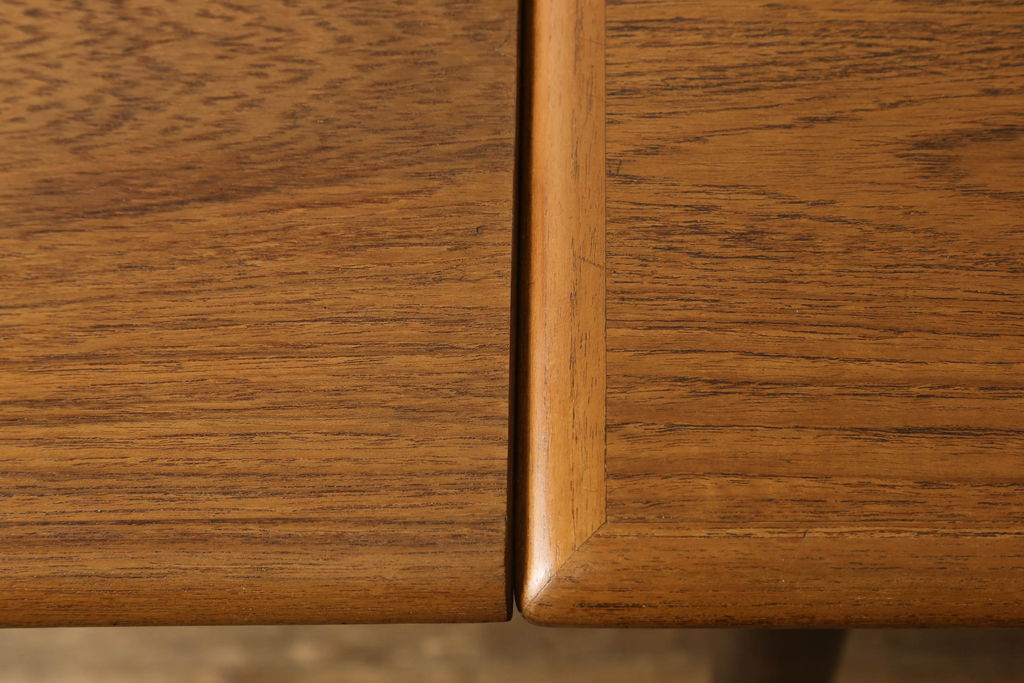 デンマークビンテージ　チーク材　シンプルなデザインが取り入れやすいダイニングテーブル(エクステンションテーブル、ドローリーフテーブル、食卓、ヴィンテージ)(R-052358)