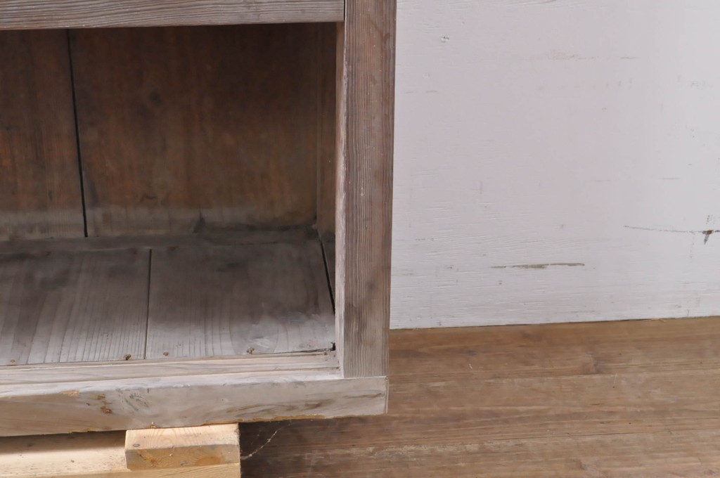 アンティーク家具　古い木味の風合いが趣き深い五段収納棚(戸棚、本箱、ブックケース、飾り棚、キャビネット)(R-063521)