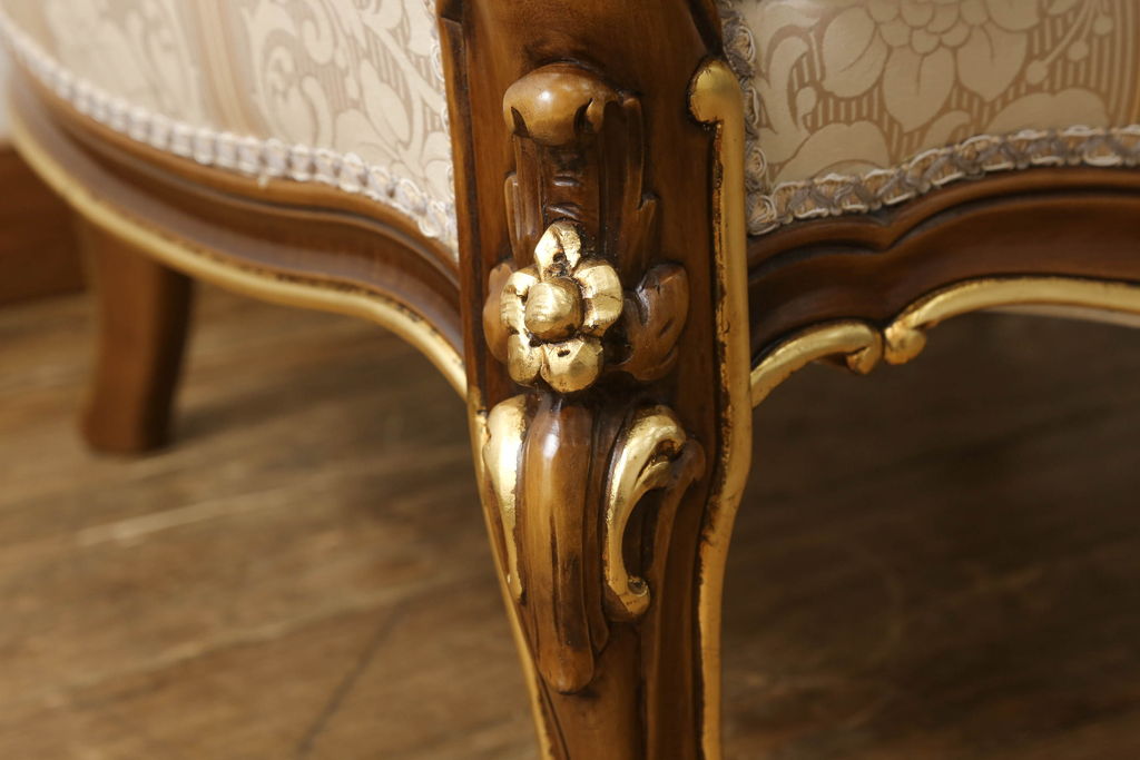 中古　美品　イタリア高級輸入家具　DBF CANTU ITALY　エレガントな佇まいが美しい1人掛けソファ(アームチェア、一人掛けソファ)(R-054982)