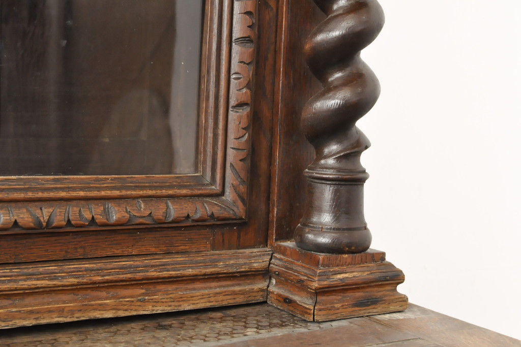フランスアンティーク　まるで美術品!最高級の彫刻が目を引くオーク材製キャビネット(カップボード、食器棚、陳列棚、収納棚)(R-055935)