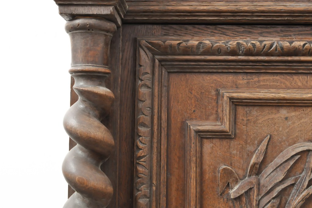 フランスアンティーク　まるで美術品!最高級の彫刻が目を引くオーク材製キャビネット(カップボード、食器棚、陳列棚、収納棚)(R-055935)