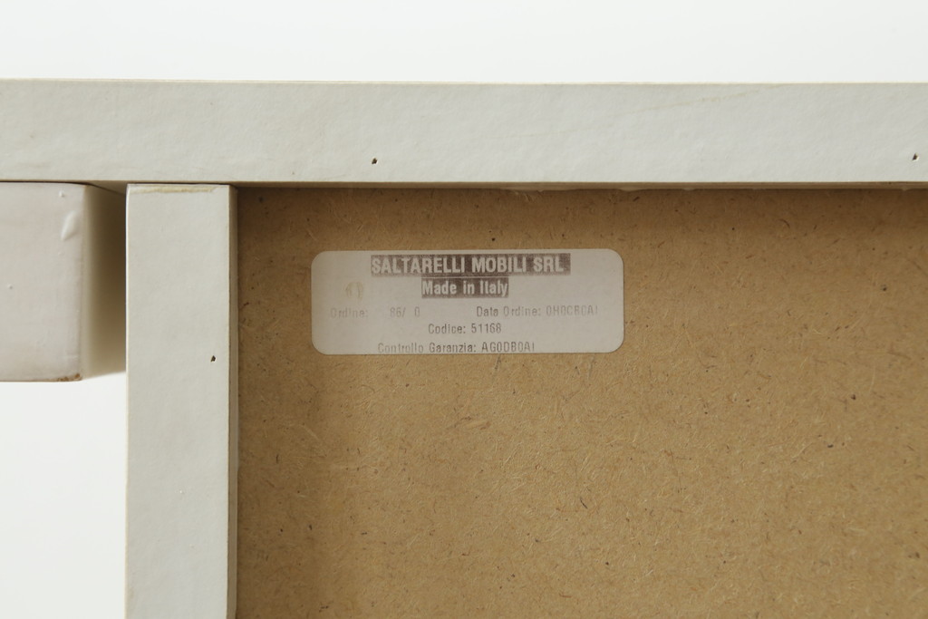 中古　美品!!　イタリア家具　Saltarelli Mobili(サルタレッリモビリ)社　上品で優雅な雰囲気を演出するサイドボード(サイドキャビネット、収納棚、戸棚)(定価約24万円)(R-071415)