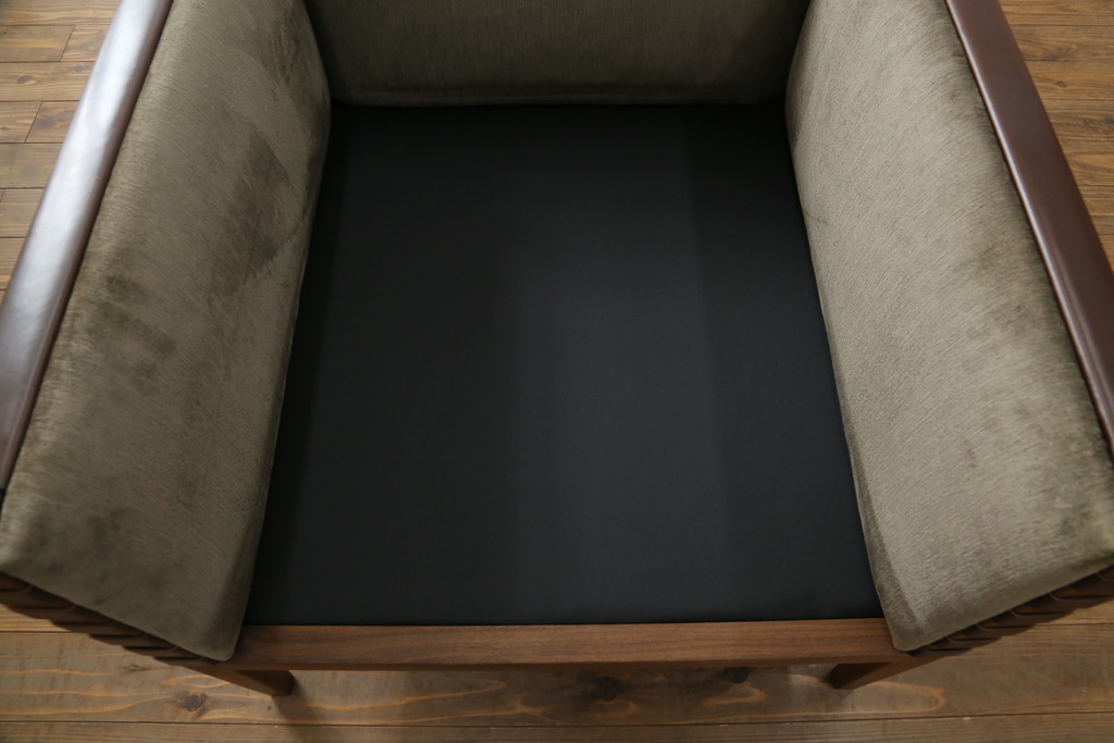 中古　美品!!　Ritzwell(リッツウェル)　LUPIN(ルパン)　モダンなデザインがかっこいい一人掛けラウンジソファ(1人掛け、アームチェア、椅子、イス、1P、アームソファ)(定価約43万円)(S-075036)