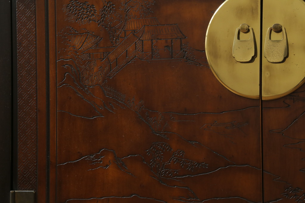 中古　レア品　DREXEL HERITAGE(ドレクセルヘリテイジ)　シノワズリ様式　品のある佇まいと細やかな彫刻が美しいサイドボード(チェスト、引き出し、洋服タンス、テレビ台、テレビボード)(R-066297)