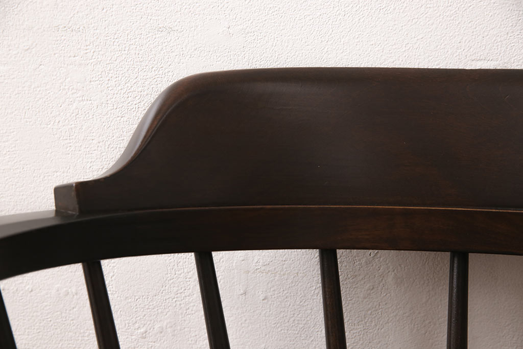 【セミオーダー家具実例】松本民芸家具のキャプテンチェアを高品質リペアし、耐久性が高くお手入れしやすいクリア塗装をして仕上げました。細かい傷などもきれいに修復しています。(アームチェア、椅子、イス)
