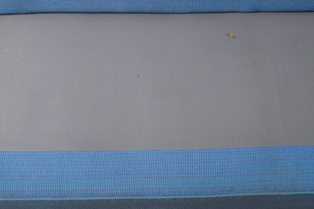 和製ビンテージ　四角い木製脚付き レトロなファブリックの3人掛けソファ(アームソファ、3Pソファ、ヴィンテージ)(R-056934)