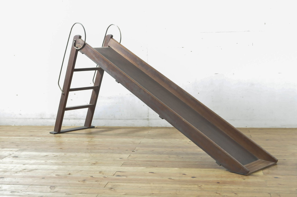 ジャンク品　和製アンティーク　古い風合いが魅力的な木製の折り畳み滑り台(すべり台、折りたたみ、ディスプレイ)(R-065195)