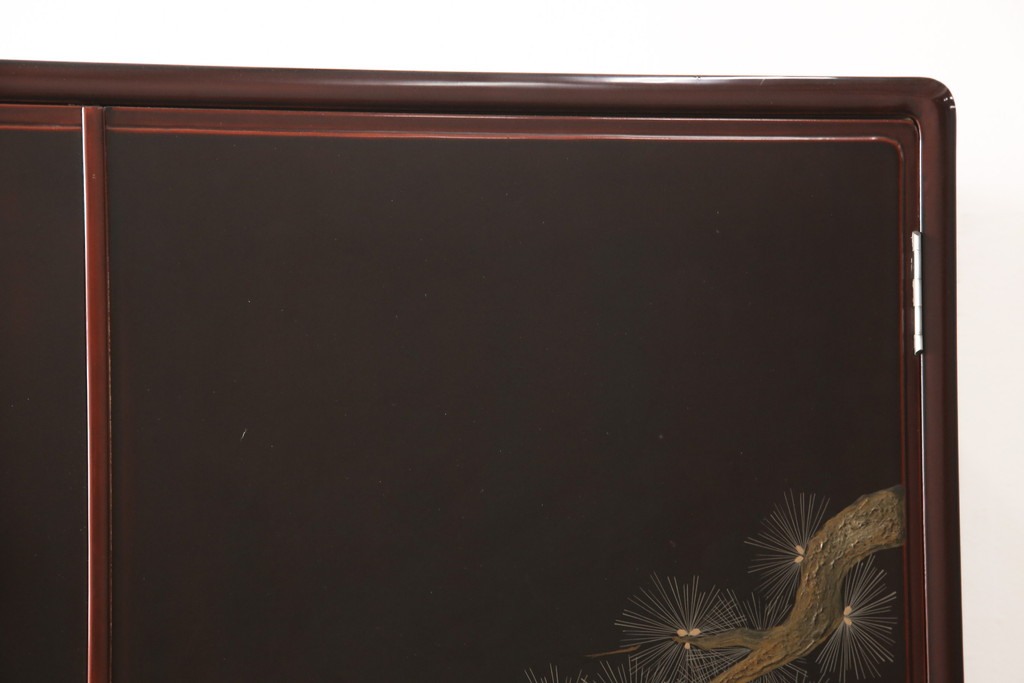 中古　美品　最高級!　総漆塗り　美しい松の漆絵が入った総桐箪笥(和タンス、衣装箪笥、桐タンス)(定価約200万円)(R-056868)