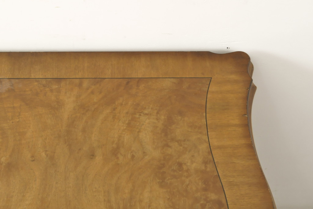 中古　美品　アメリカ　KARGES FURNITURE(カーゲス・ファニチャ)　優雅な曲線のデザインが美しいダイニングテーブル(エクステンションテーブル、4人掛け、6人掛け)(R-056990)