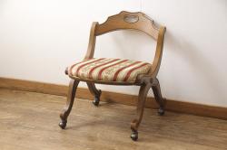 アンティーク家具　イギリスアンティーク　オーク材　本革　彫刻の意匠がおしゃれなチェア(ダイニングチェア、椅子)